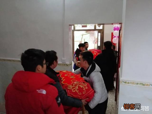 农村人嫁闺女,送亲的娘家亲戚去多少人比较适宜？
