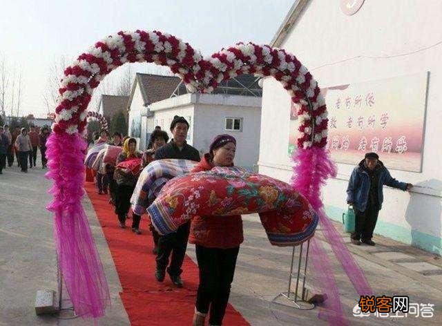 农村人嫁闺女,送亲的娘家亲戚去多少人比较适宜？