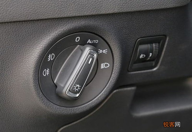 日间行车灯怎么波浪闪