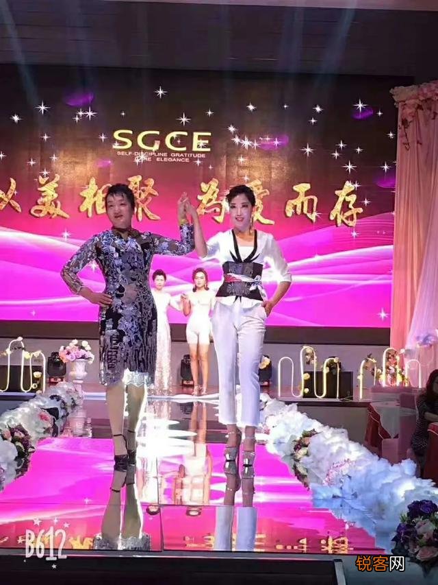 大家是否有过在某一个瞬间感觉到眼前陌生的一切却好像经历过一样,特别熟悉？穿越过？