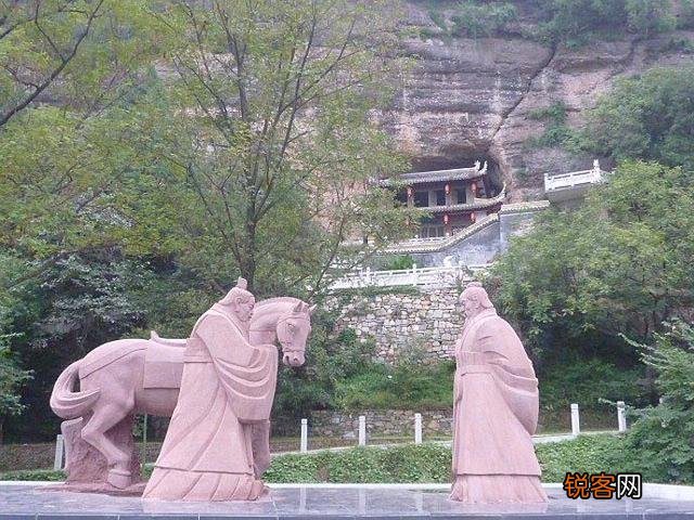 小时候教诸葛亮的老乞丐是谁？对他有什么影响？