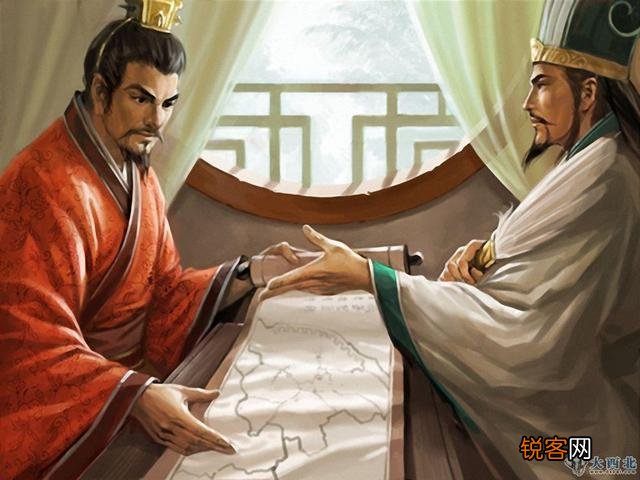 《三国演义》中罗贯中是如何让诸葛亮通过水镜及徐庶向刘备推销自己的？