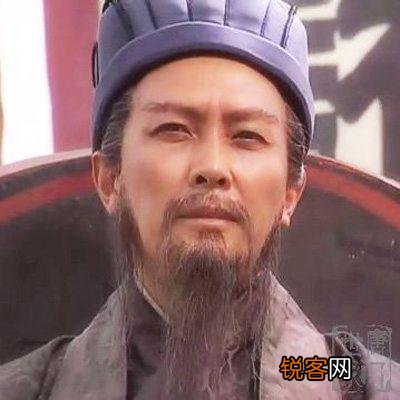 《三国演义》中罗贯中是如何让诸葛亮通过水镜及徐庶向刘备推销自己的？