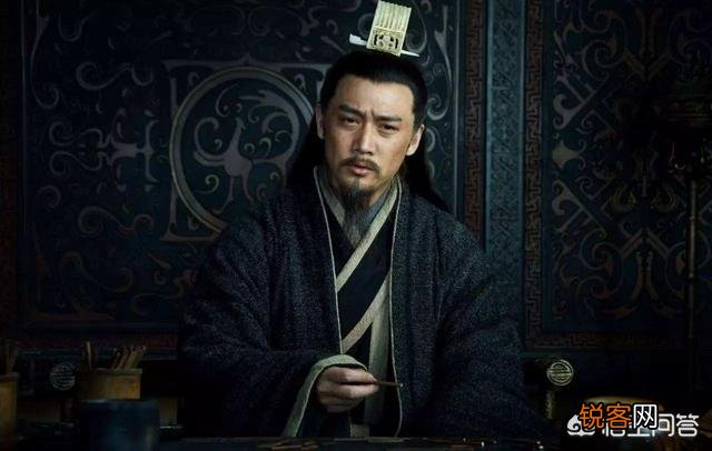 三国里水镜先生描写很少,但他看人很清,他的能力比卧龙凤雏如何？