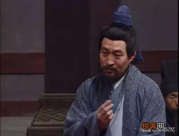 三国里水镜先生描写很少,但他看人很清,他的能力比卧龙凤雏如何？