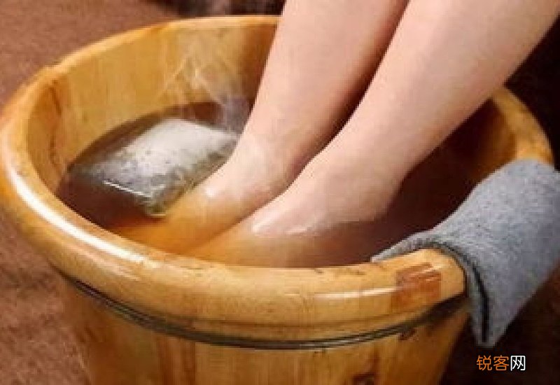 伏天泡脚用什么药材好
