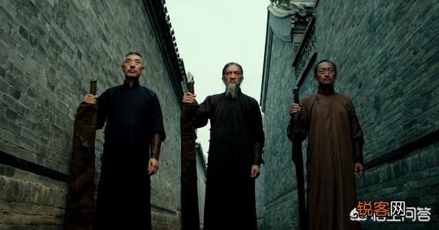 在《师傅》这部电影里,最后的高超巷战他是把那些大师都杀了吗？几下就倒下不动了？