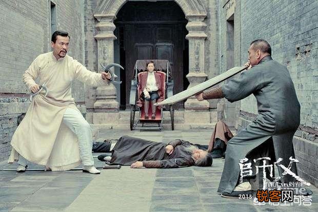 在《师傅》这部电影里,最后的高超巷战他是把那些大师都杀了吗？几下就倒下不动了？