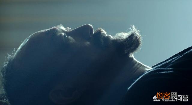 在《师傅》这部电影里,最后的高超巷战他是把那些大师都杀了吗？几下就倒下不动了？