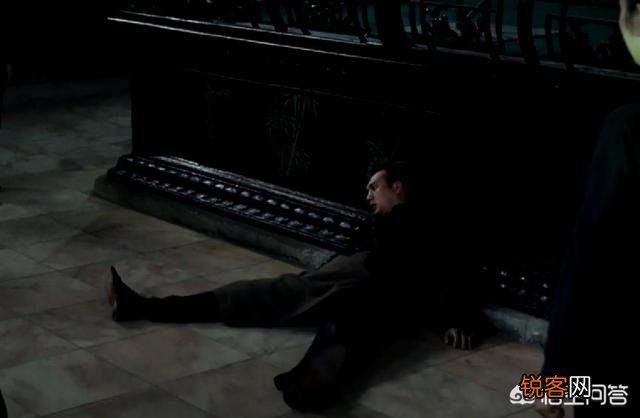 在《师傅》这部电影里,最后的高超巷战他是把那些大师都杀了吗？几下就倒下不动了？