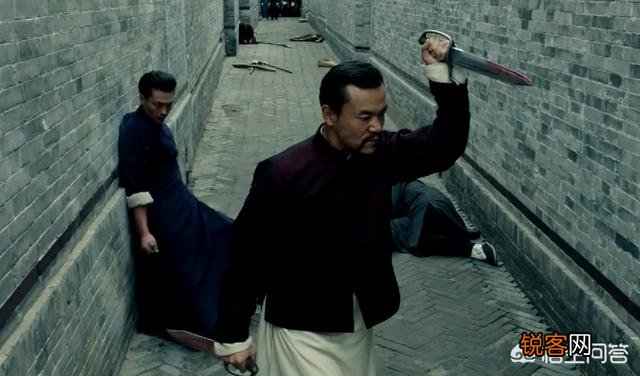 在《师傅》这部电影里,最后的高超巷战他是把那些大师都杀了吗？几下就倒下不动了？