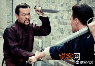 在《师傅》这部电影里,最后的高超巷战他是把那些大师都杀了吗？几下就倒下不动了？