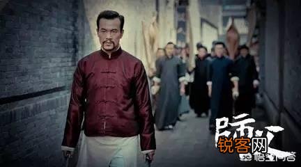 在《师傅》这部电影里,最后的高超巷战他是把那些大师都杀了吗？几下就倒下不动了？