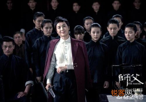 在《师傅》这部电影里,最后的高超巷战他是把那些大师都杀了吗？几下就倒下不动了？