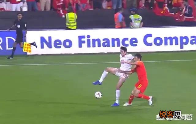 三个失误三个失球,中国男足不敌伊朗队,中国队输在身体还是技术？