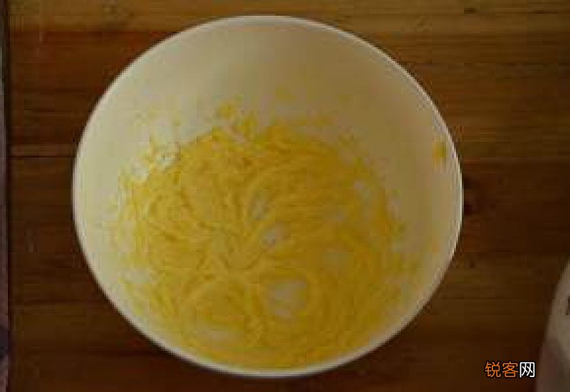 可可粉加在蛋糕里起到什么作用 可可粉可以直接撒在蛋糕上吃吗