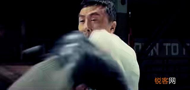 《叶问4》中万宗华能和叶问打平手,为何最后被巴顿打惨败？