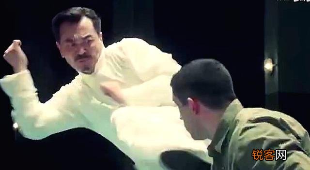 《叶问4》中万宗华能和叶问打平手,为何最后被巴顿打惨败？