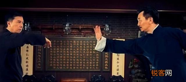 《叶问4》中万宗华能和叶问打平手,为何最后被巴顿打惨败？