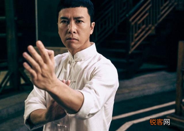 《叶问4》中万宗华能和叶问打平手,为何最后被巴顿打惨败？