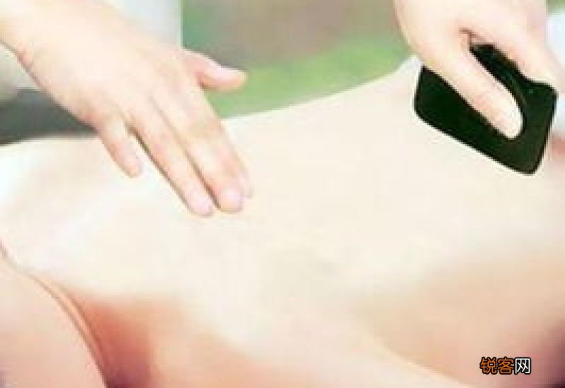 后背刮痧的好处和坏处