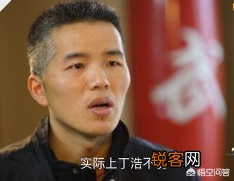 如果一个练了数十年的传统武术大师和一个练了几年的散打搏击手实战输了的话,他的心态会怎样呢？