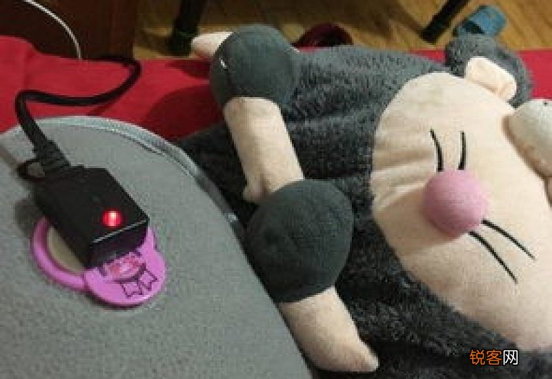 贴暖宝宝可以盖被子睡觉吗