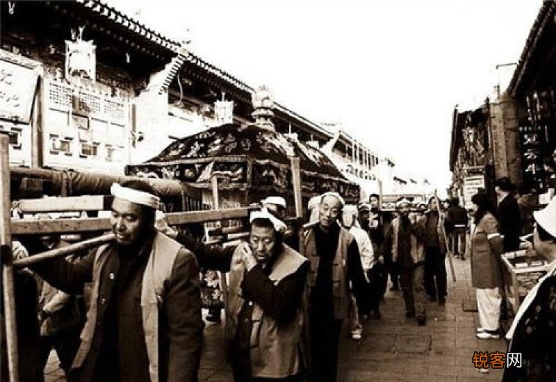 已婚女人梦见别人抬棺材出殡是什么意思?