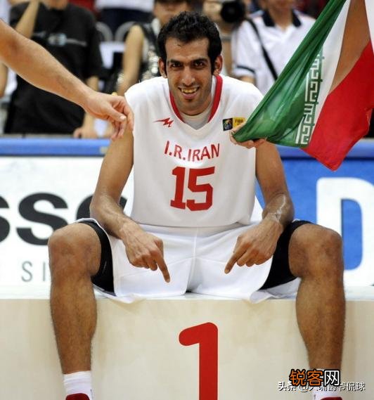 纵观这个职业生涯,易建联和哈达迪谁的表现更好？