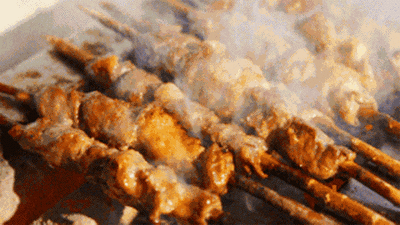 街头看到一个烧烤摊,羊肉串卖1元一串,肉还很多,怎么会这么便宜呢？