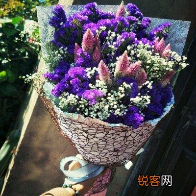 一个女人在爱情里受了伤,要怎么找回以前快乐的自己呢？