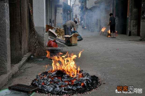 中元节是七月十五,为什么很多农村地区七月十四就“烧包”祭祖了呢？
