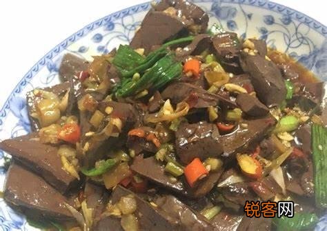 以前的猪血一夹就碎,现在的猪血不易碎而且口感很嫩,真的能吃吗？