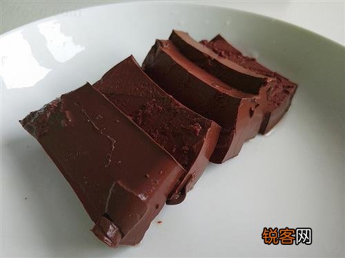 以前的猪血一夹就碎,现在的猪血不易碎而且口感很嫩,真的能吃吗？
