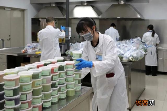 以前的猪血一夹就碎,现在的猪血不易碎而且口感很嫩,真的能吃吗？