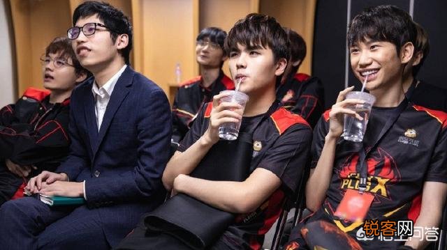 FPX战队全员欧服搞事,LWX和金贡把ID改为三SB组合,小天改名调侃G2打野,如何评价？