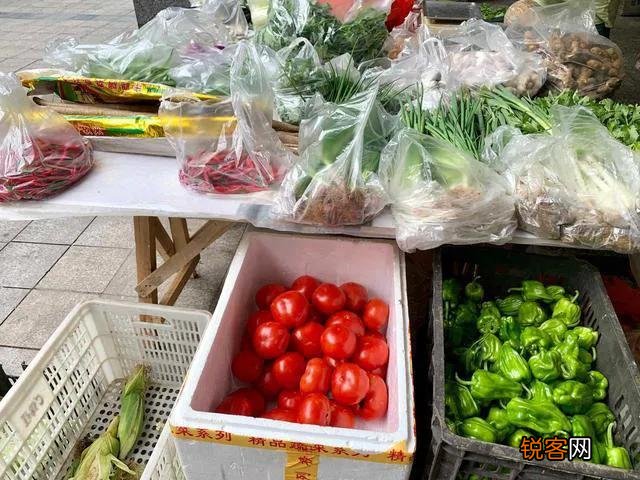 摆地摊,从哪个渠道可以拿到比较便宜的货？望有经验的条友支个招？