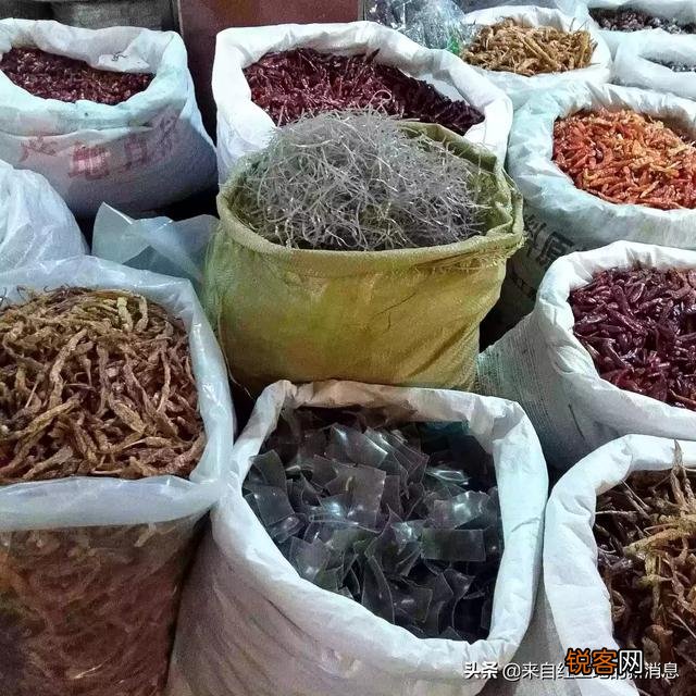 本人想到家乡镇上做粮油,调料干货批发生意,进货渠道怎么找？