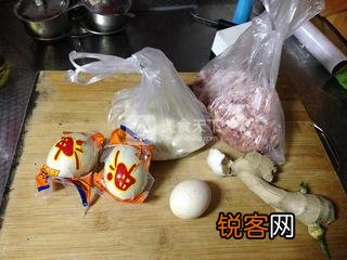 咸蛋黄鲜肉馄饨的做法