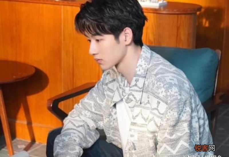 《他跨越山海而来》将至，儿子穿越撮合父母，最后结局令人泪目