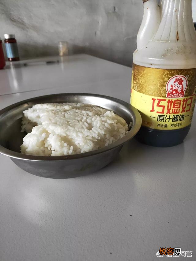 七八十年代的猪油拌饭、酱油汤泡饭还记得吗？