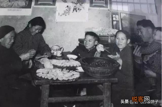 70年代的十块钱在饭店能吃些什么？