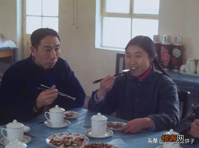 70年代的十块钱在饭店能吃些什么？