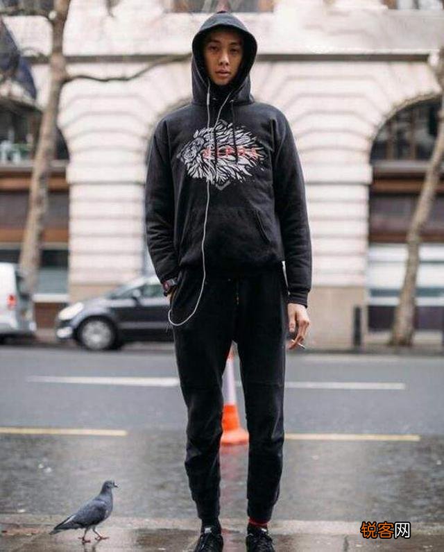 卫衣搭配什么裤子好？