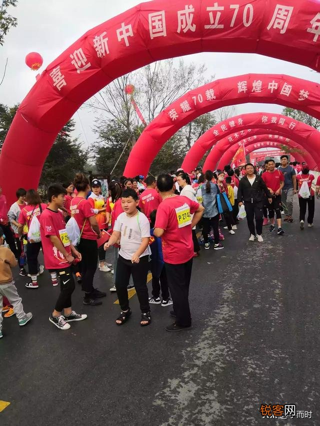 “九死南荒吾不恨,兹游奇绝冠平生”是苏轼晚年七律中的绝唱,如何赏析这首诗？