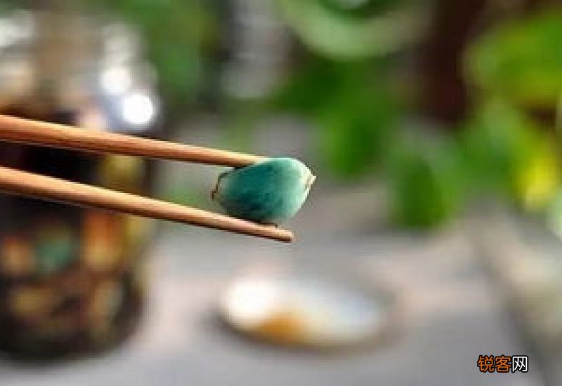 腊八蒜是蓝色还是绿色