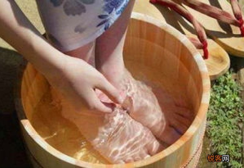 每天晚上泡脚出汗好吗