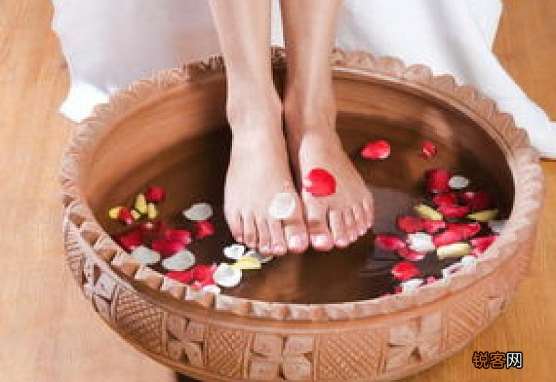 晚上泡脚能减肥吗