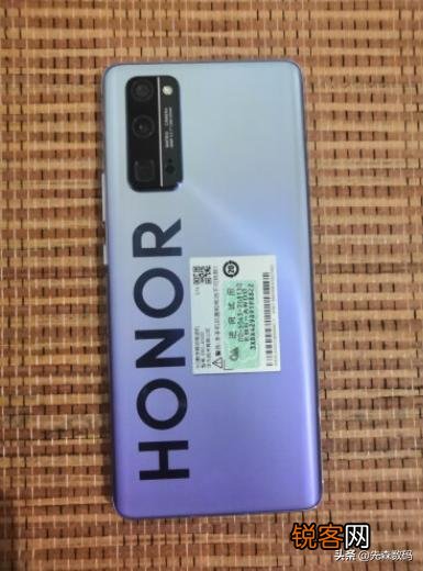 手机小白,想换一部能用3年的手机,荣耀30pro跟华为p40推荐哪款呢？