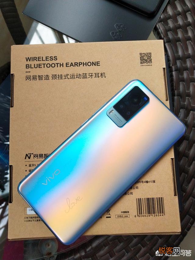 目前用的荣耀30pro纠结换不换VIVO X60,两款手机的区别是什么？